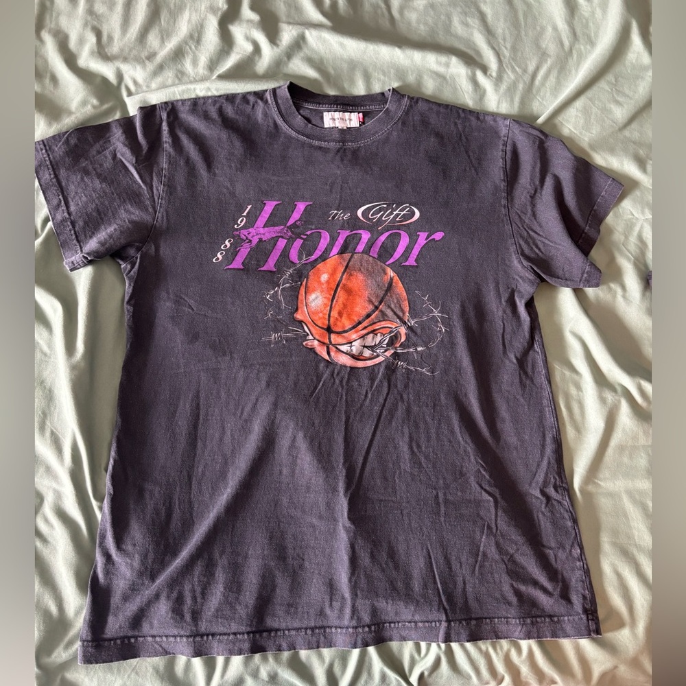 Honor the Gift- Men's Gray Graphic Tee